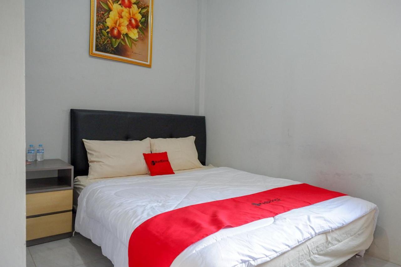 Reddoorz Near Jalan Adi Sucipto Solo Otel Dış mekan fotoğraf