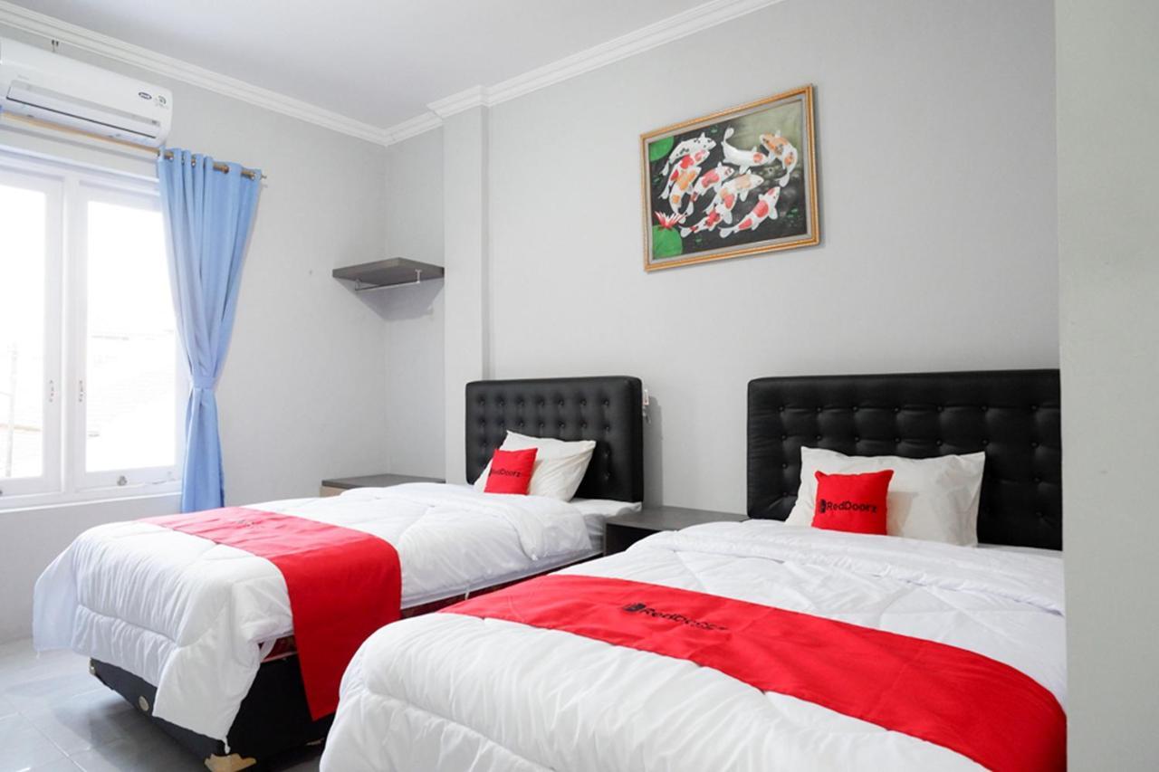 Reddoorz Near Jalan Adi Sucipto Solo Otel Dış mekan fotoğraf