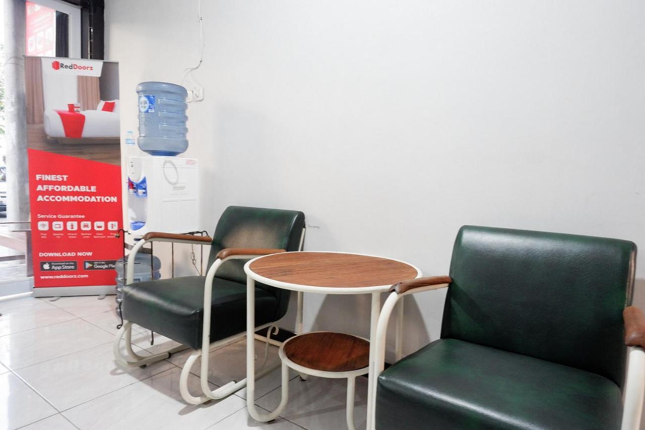 Reddoorz Near Jalan Adi Sucipto Solo Otel Dış mekan fotoğraf