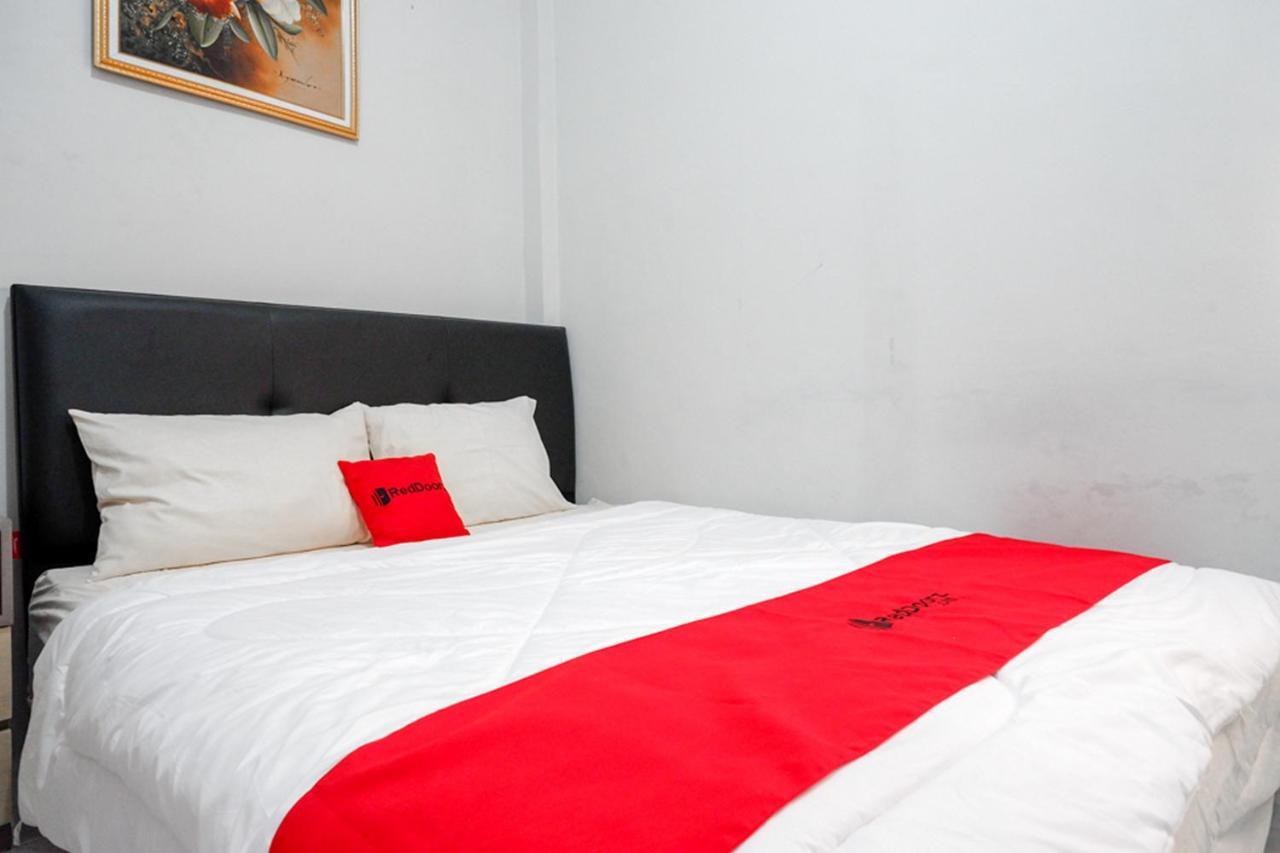 Reddoorz Near Jalan Adi Sucipto Solo Otel Dış mekan fotoğraf