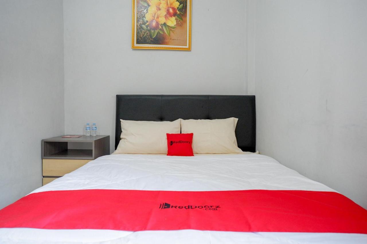 Reddoorz Near Jalan Adi Sucipto Solo Otel Dış mekan fotoğraf