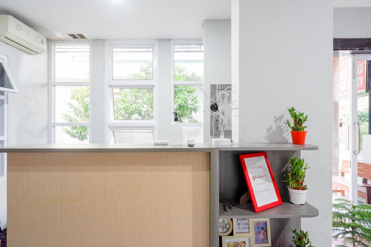 Reddoorz Near Jalan Adi Sucipto Solo Otel Dış mekan fotoğraf