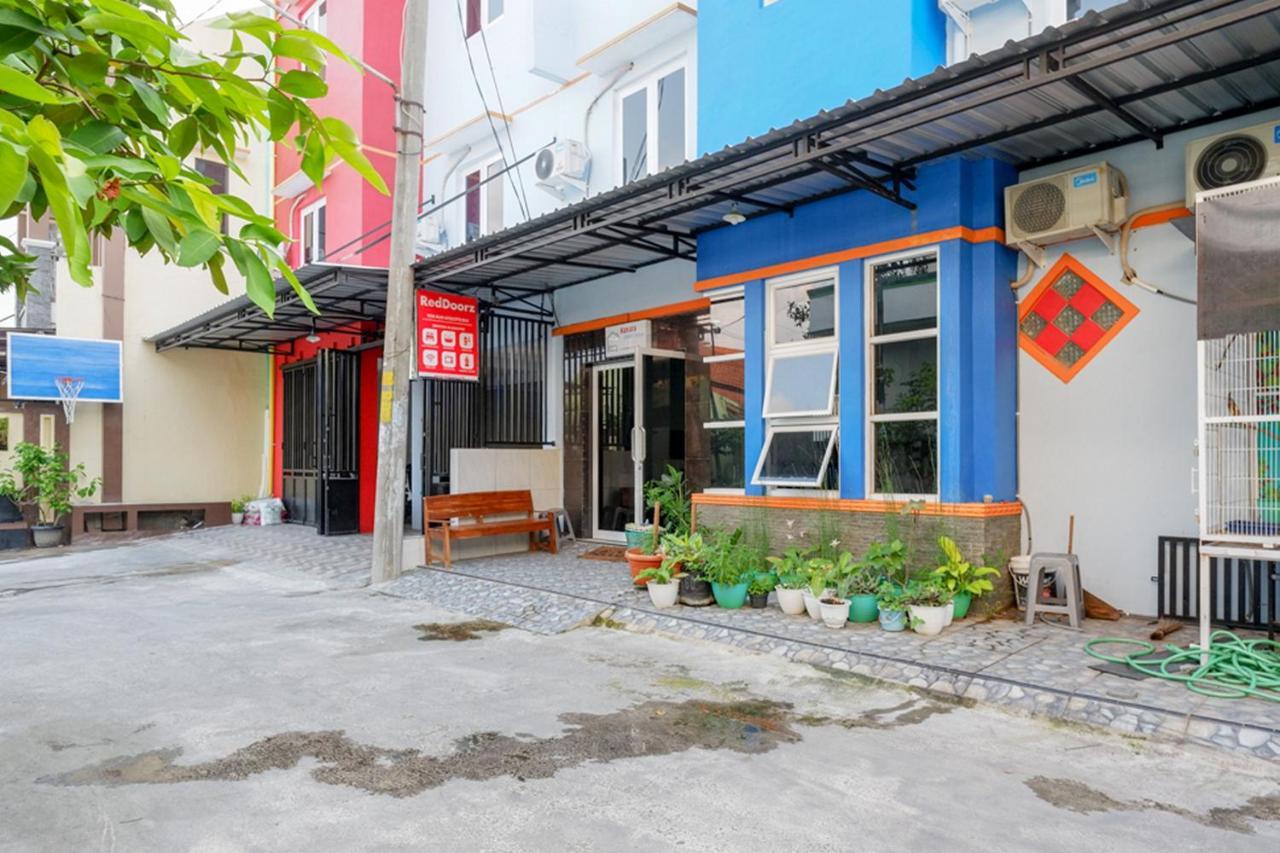Reddoorz Near Jalan Adi Sucipto Solo Otel Dış mekan fotoğraf