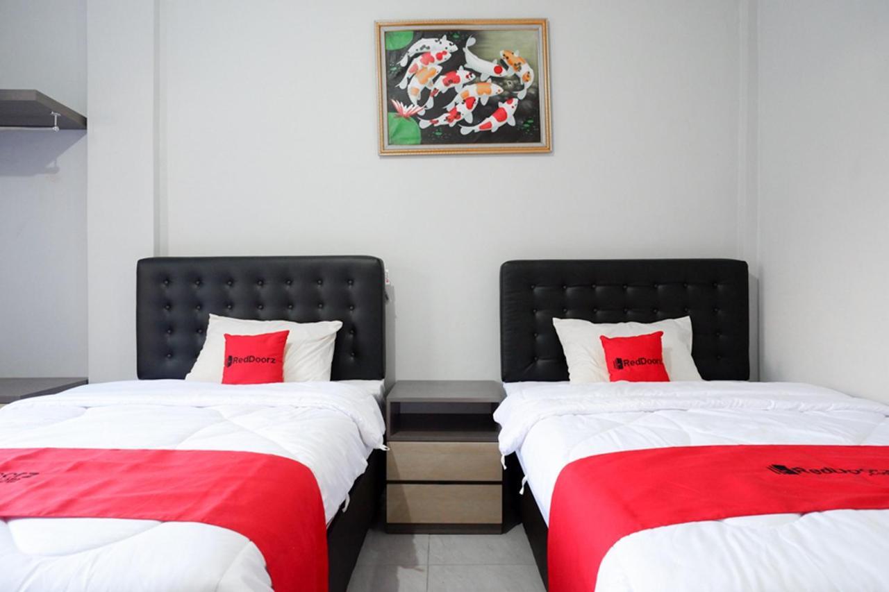 Reddoorz Near Jalan Adi Sucipto Solo Otel Dış mekan fotoğraf
