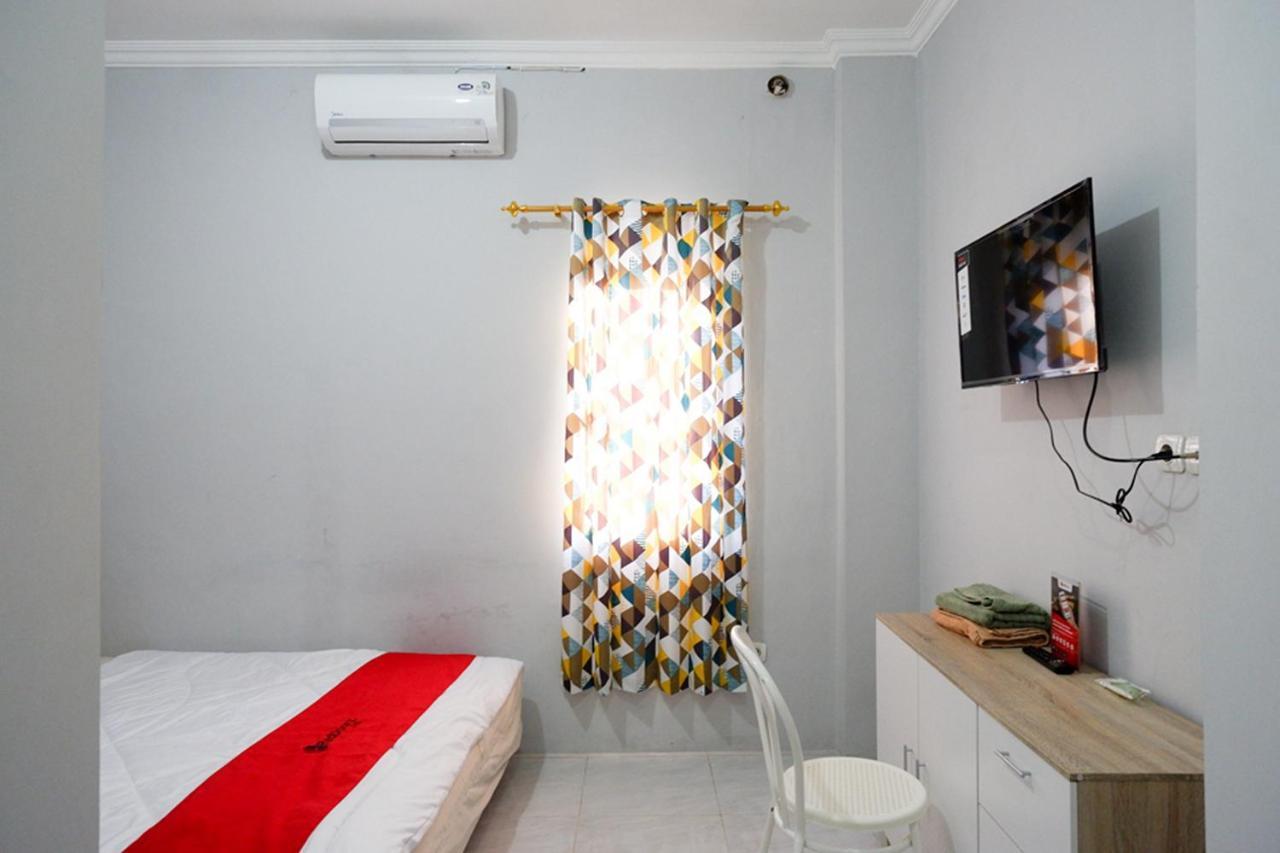 Reddoorz Near Jalan Adi Sucipto Solo Otel Dış mekan fotoğraf