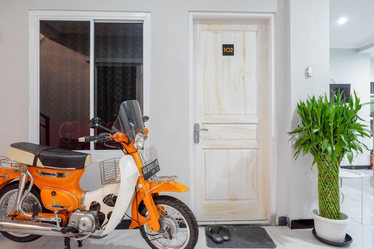Reddoorz Near Jalan Adi Sucipto Solo Otel Dış mekan fotoğraf