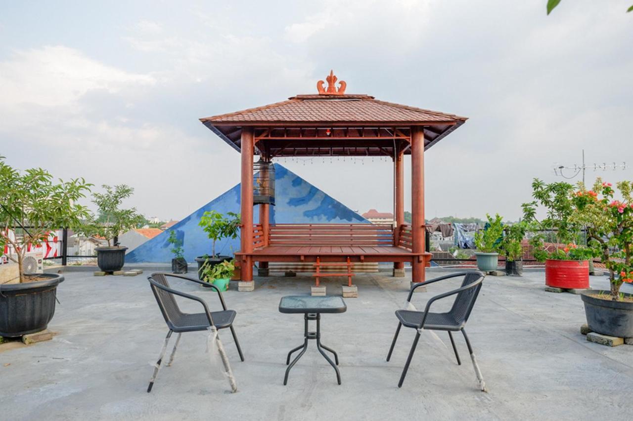 Reddoorz Near Jalan Adi Sucipto Solo Otel Dış mekan fotoğraf