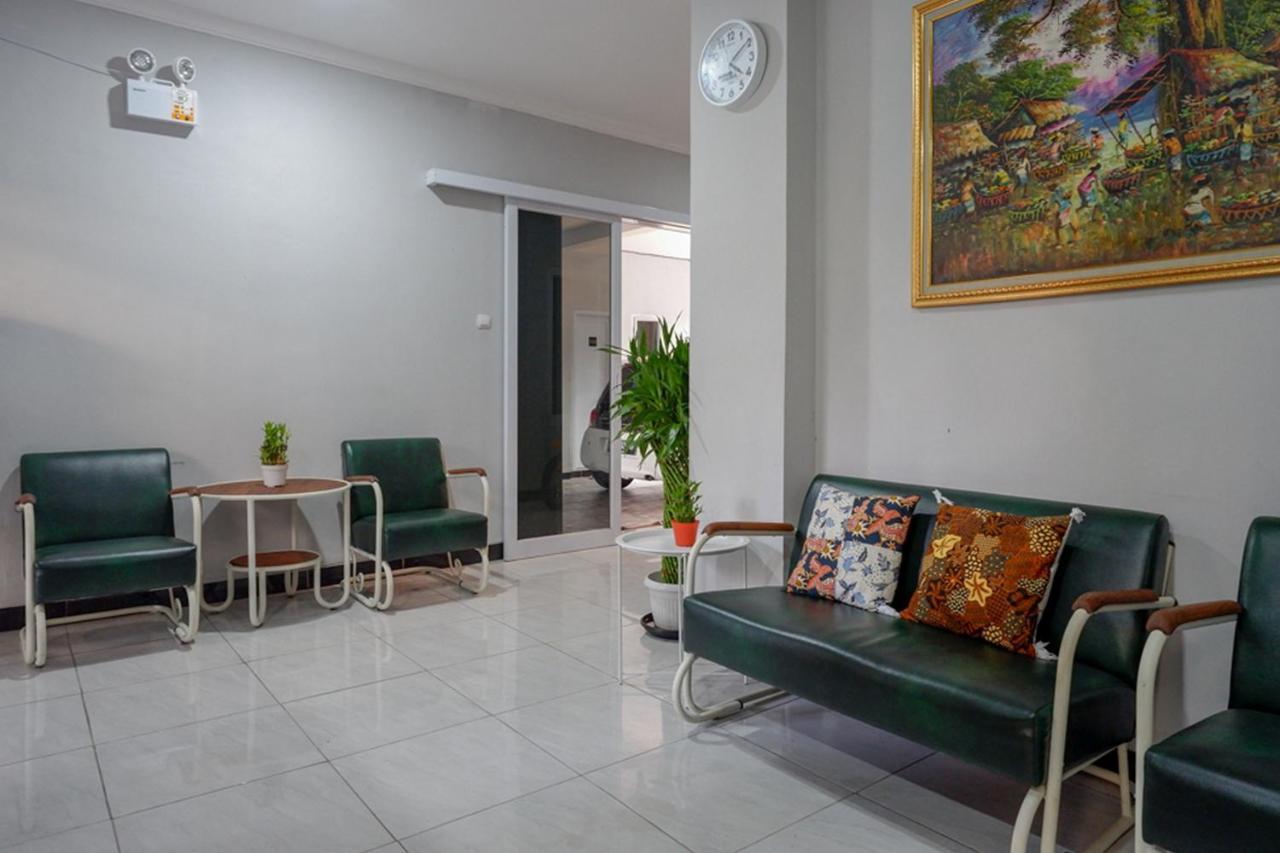 Reddoorz Near Jalan Adi Sucipto Solo Otel Dış mekan fotoğraf