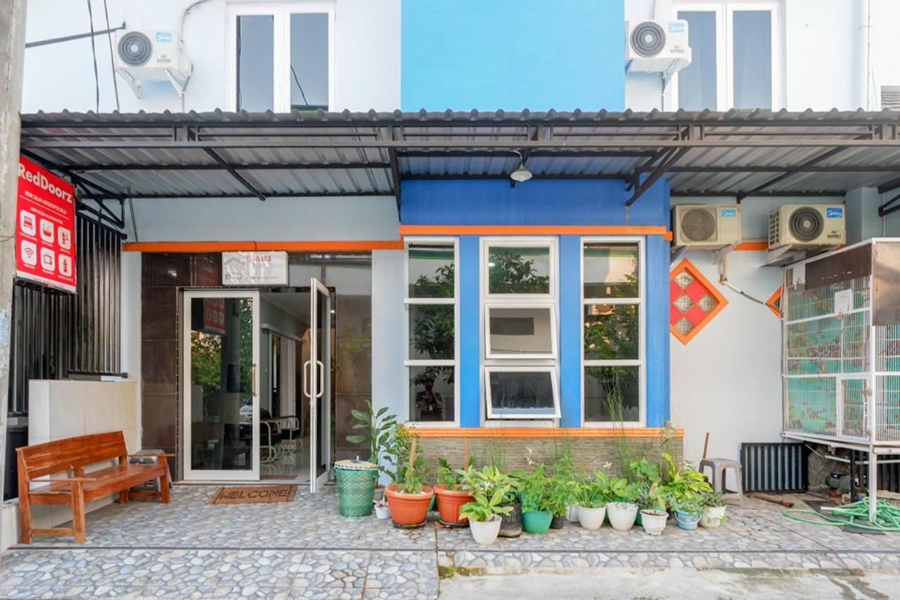 Reddoorz Near Jalan Adi Sucipto Solo Otel Dış mekan fotoğraf
